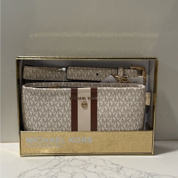Michael Kors Cream and Brown Belt Bag - Picture 2 of 10